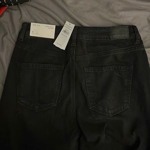 Women’s AE Hi-Rise Mom jeans